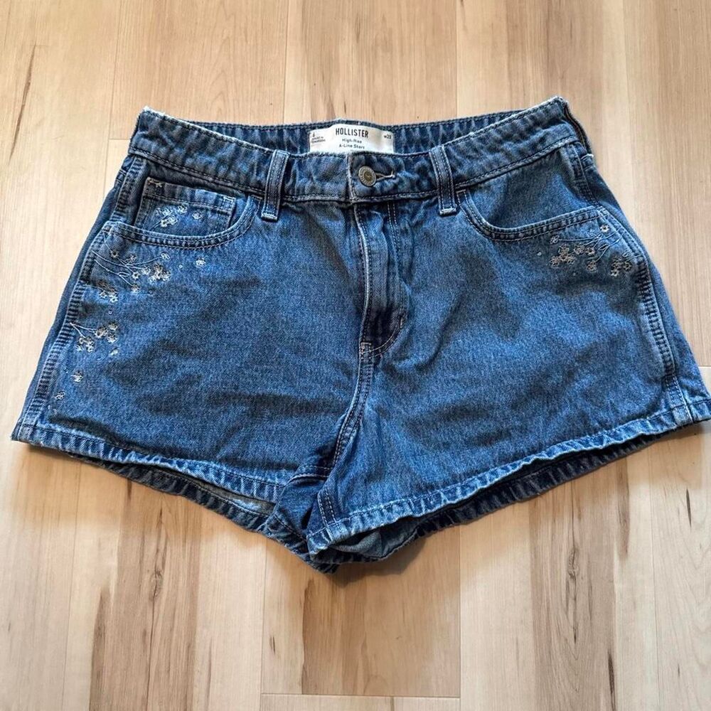 Hollister-co Women's Blue and Navy Shorts